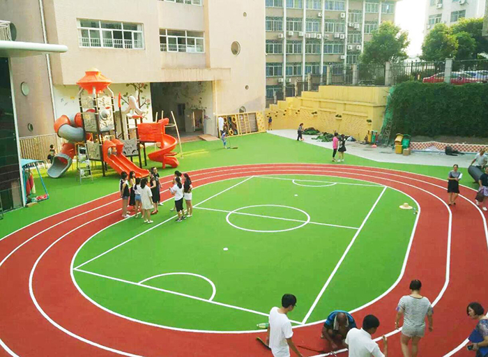 什么種類和多高的人造草坪合適幼兒園使用呢？