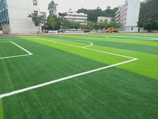 如何選擇人工草坪廠家，才能確保草坪品質(zhì)